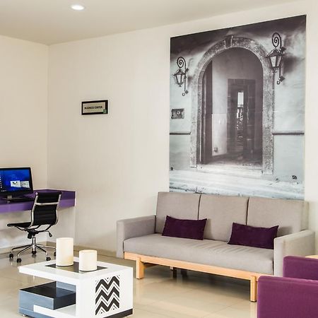 Gamma Leon Hotel Bagian luar foto