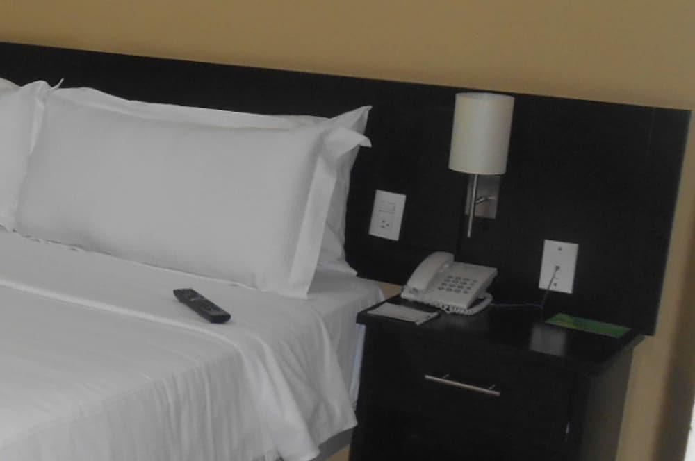 Gamma Leon Hotel Bagian luar foto