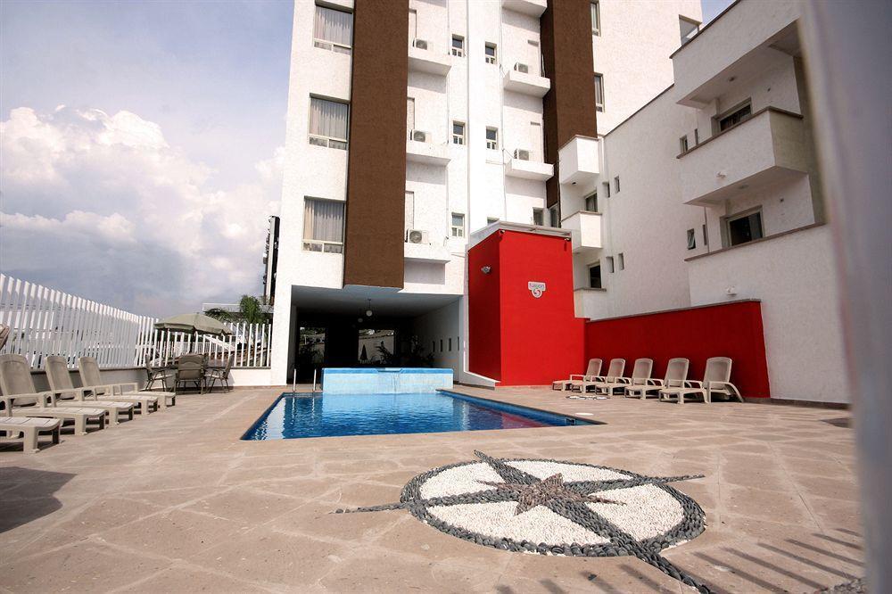 Gamma Leon Hotel Bagian luar foto