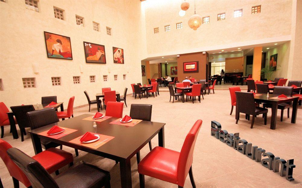 Gamma Leon Hotel Bagian luar foto