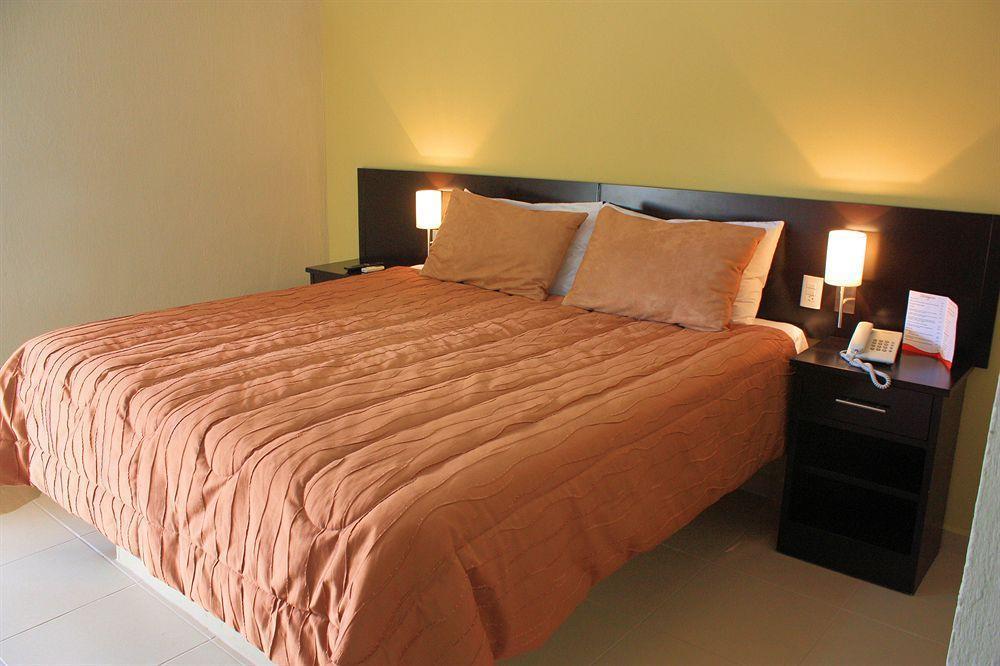 Gamma Leon Hotel Bagian luar foto