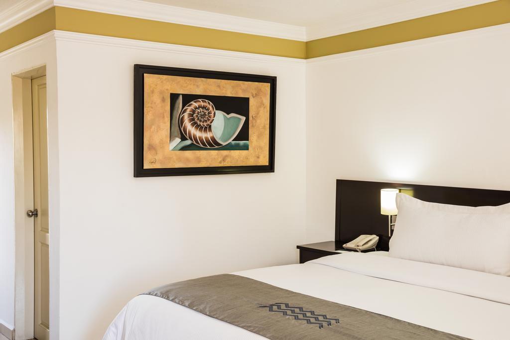 Gamma Leon Hotel Bagian luar foto