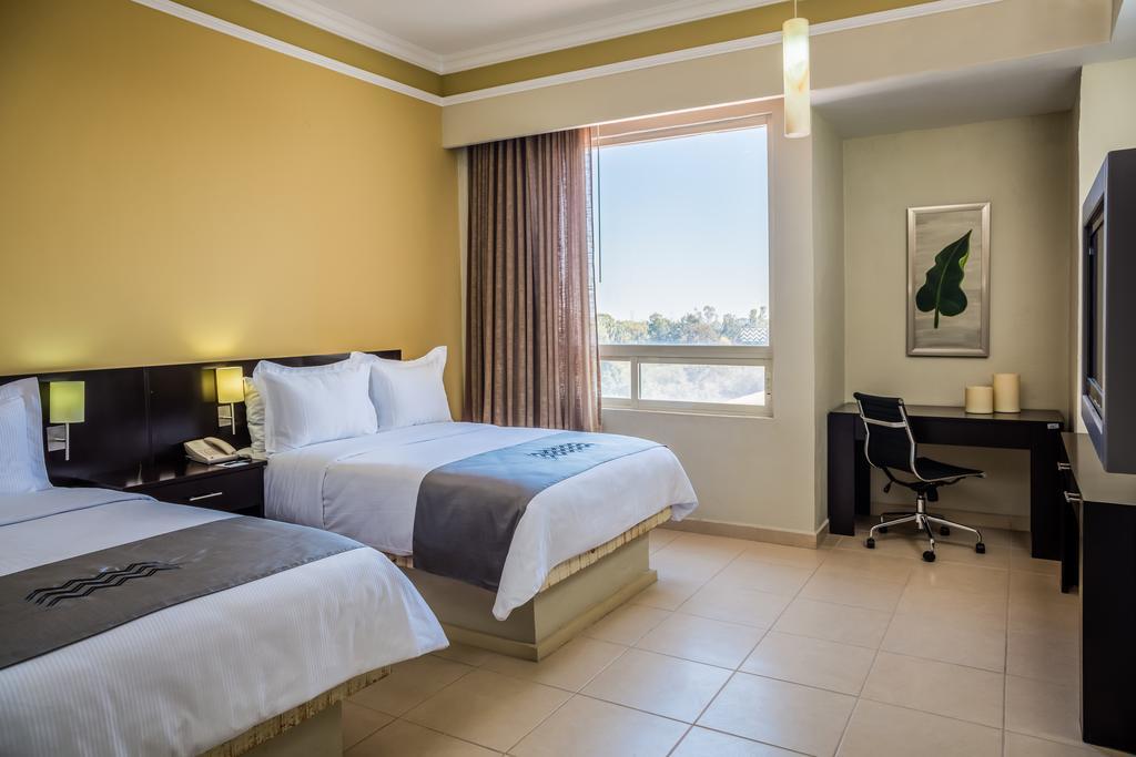 Gamma Leon Hotel Bagian luar foto