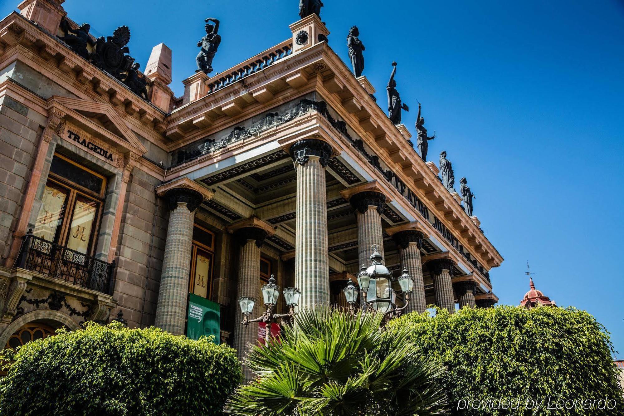 Gamma Leon Hotel Bagian luar foto