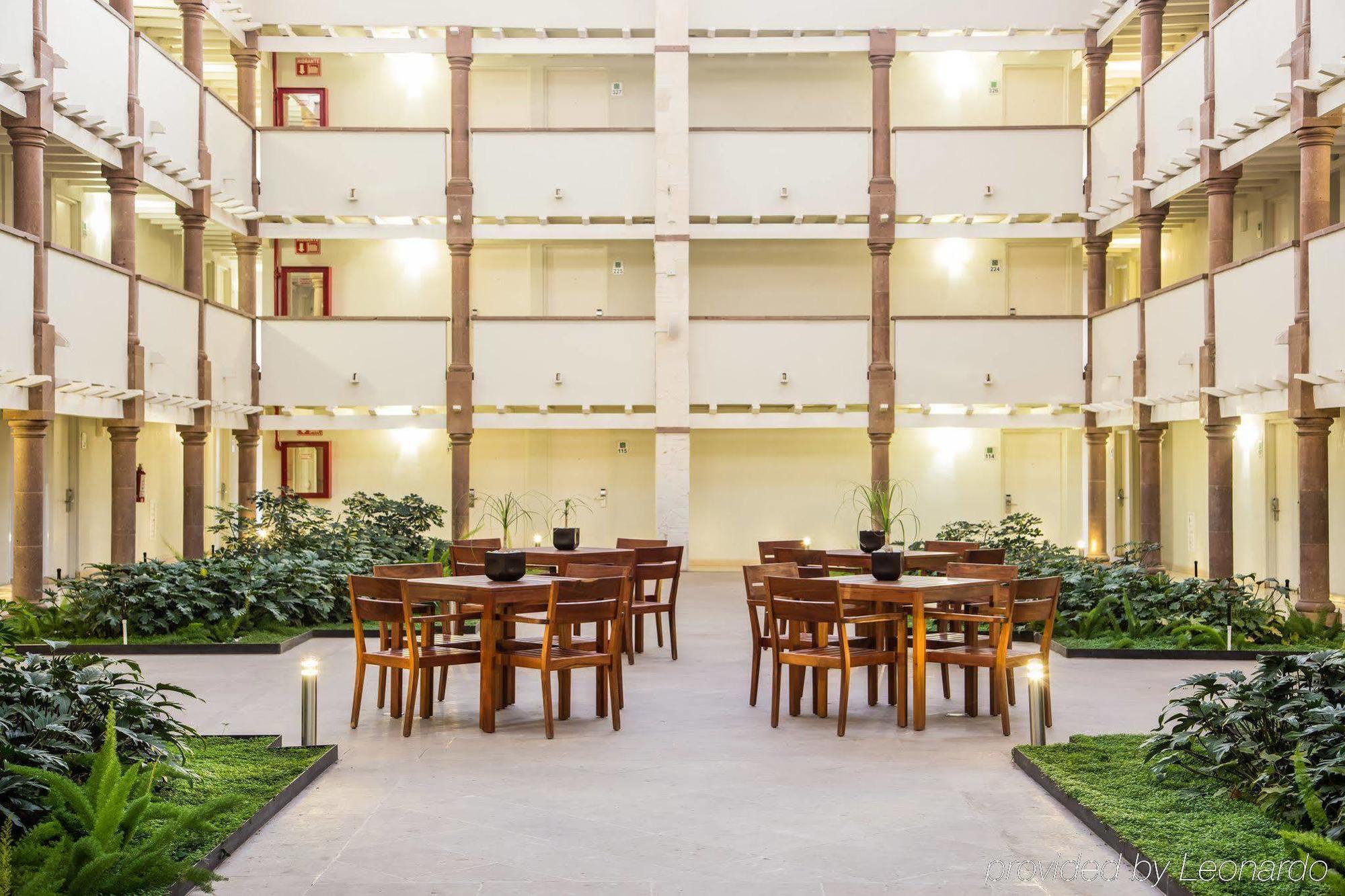 Gamma Leon Hotel Bagian luar foto