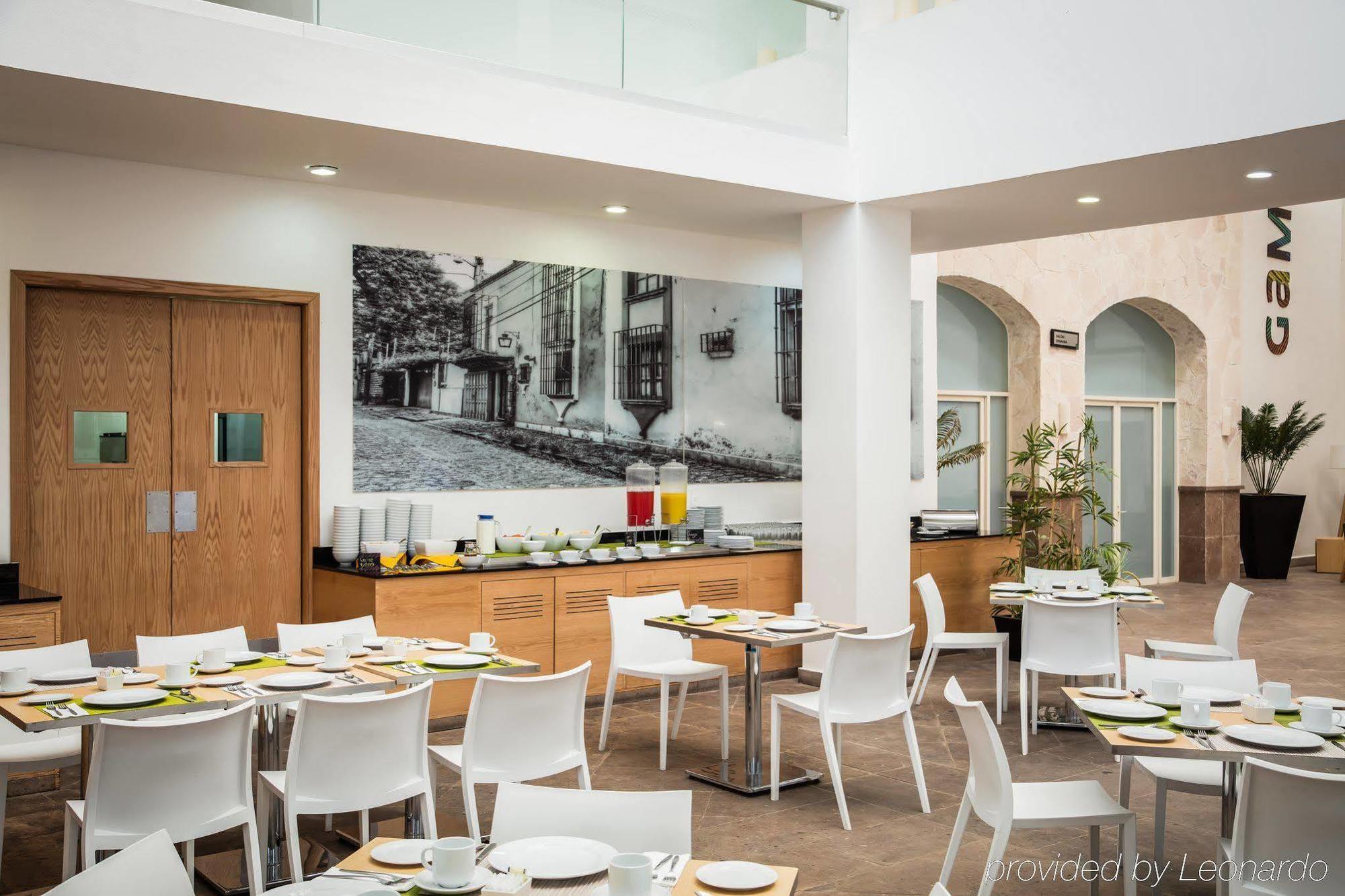 Gamma Leon Hotel Bagian luar foto