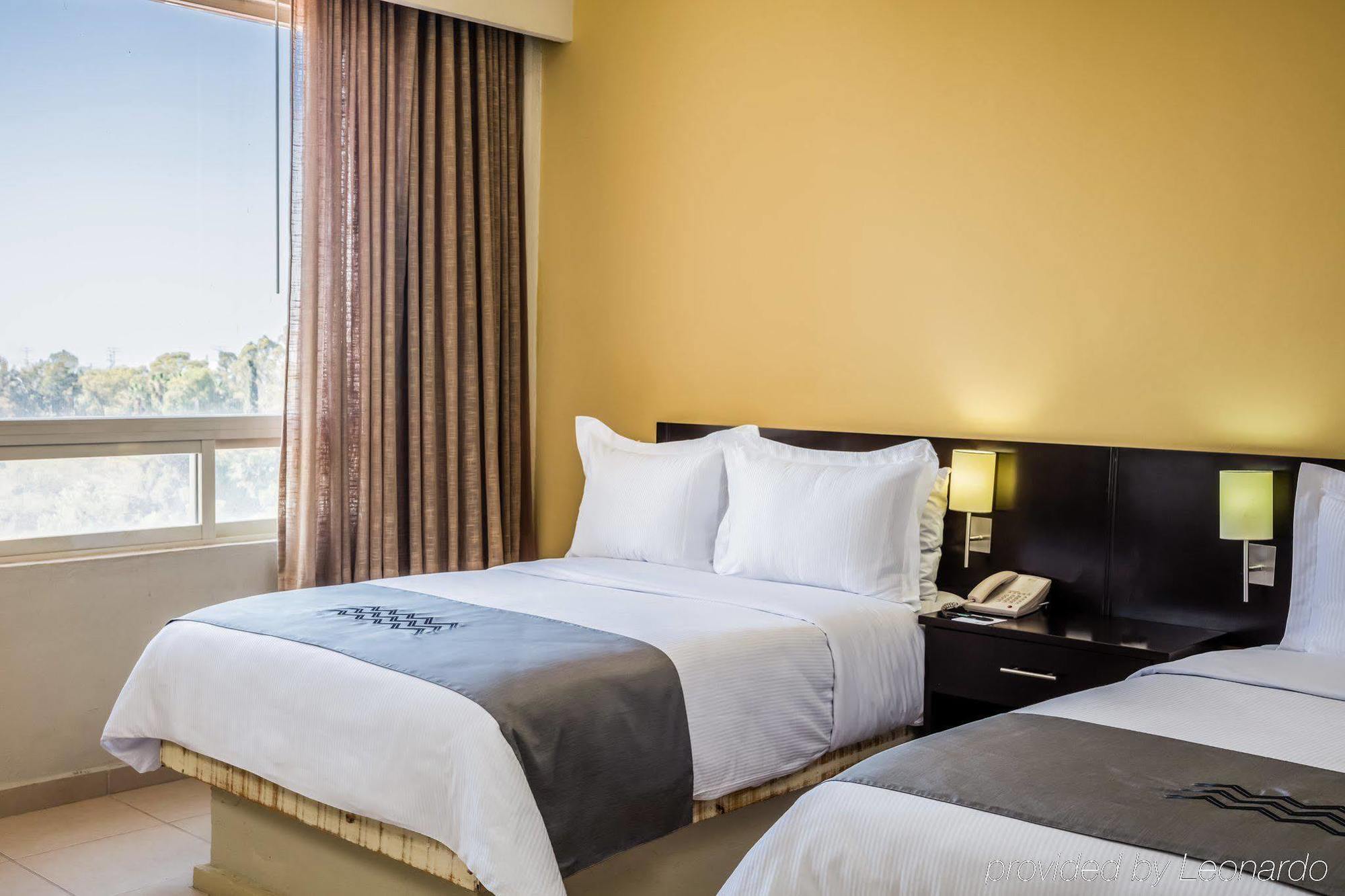 Gamma Leon Hotel Bagian luar foto