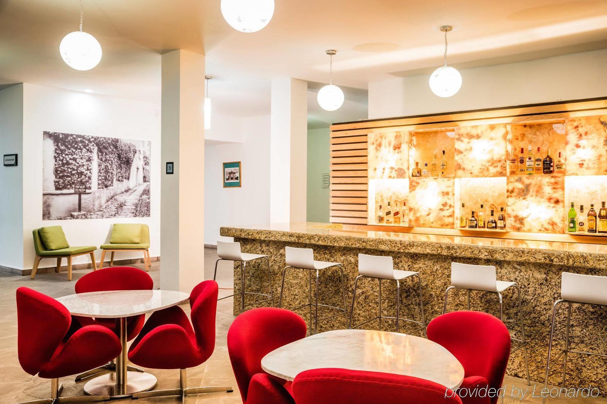 Gamma Leon Hotel Bagian luar foto